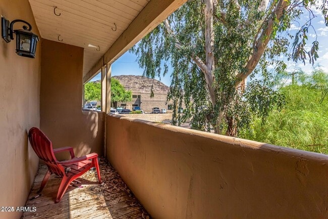Building Photo - 1425 E Desert Cove Ave