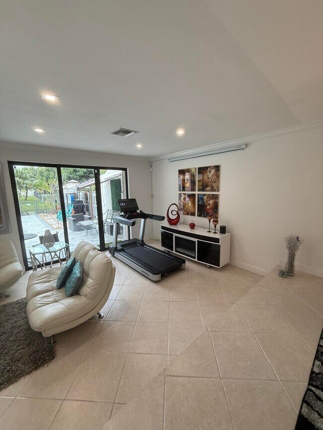 Building Photo - 12394 Westhampton Cir
