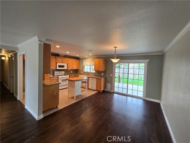 Building Photo - 6792 Sylvia Dr