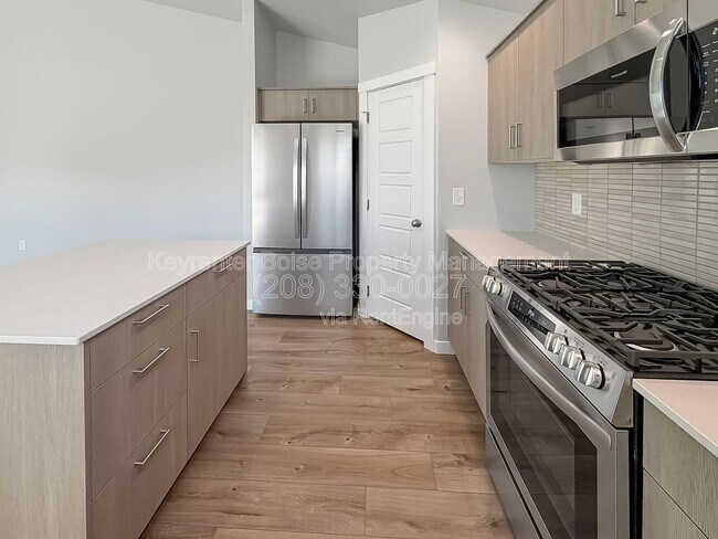 Building Photo - 2415 N Silver Wolf Ave