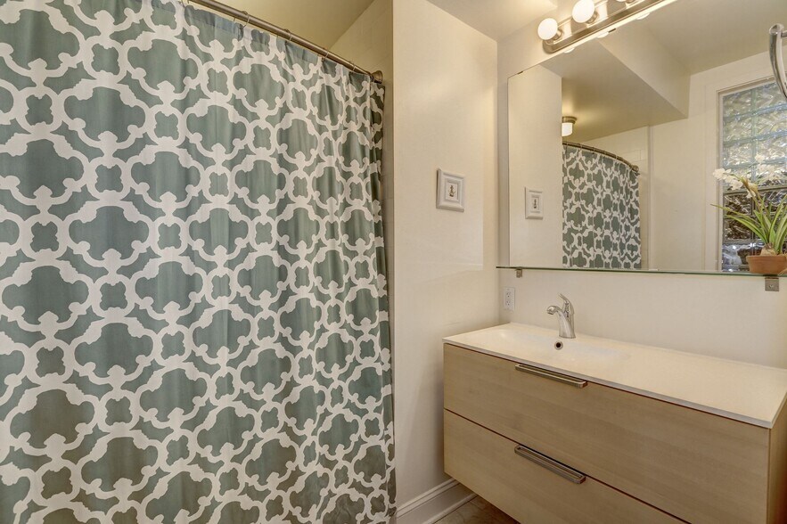 Building Photo - 4114 New Hampshire Ave NW