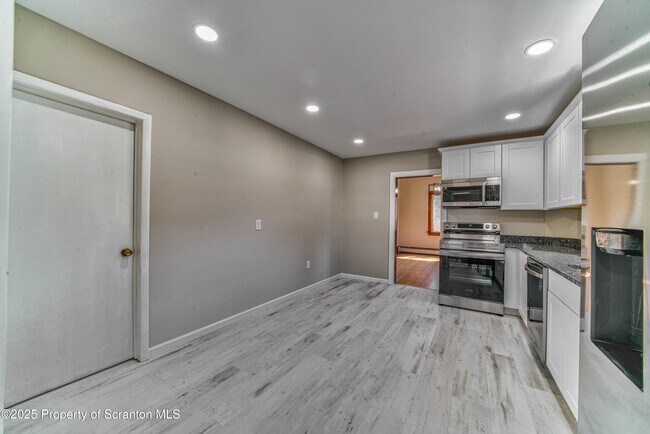 Building Photo - 1332 Lacka Trl