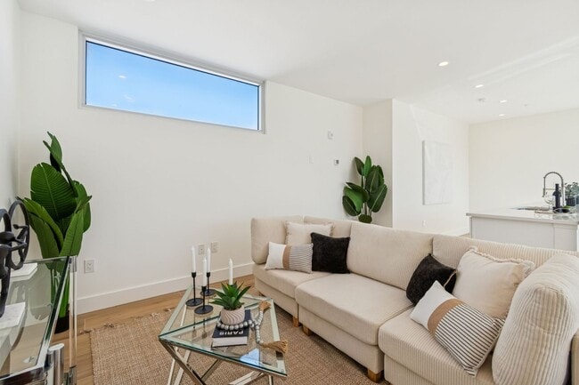 Building Photo - 1343 4th St