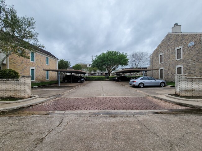 Building Photo - Welcome to This Charming Townhome Nestled ...