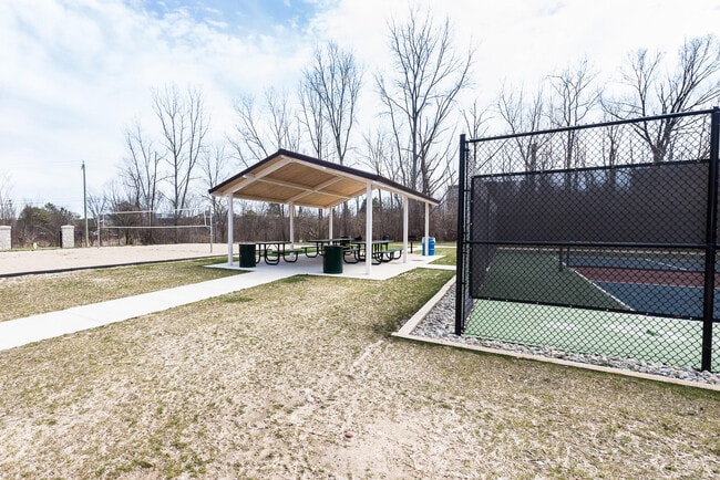 Building Photo - 2150 Park Dr
