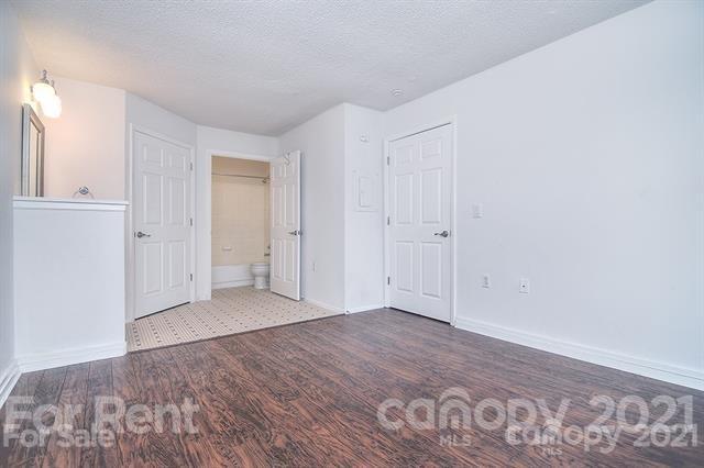 Building Photo - 2500 Cranbrook Ln
