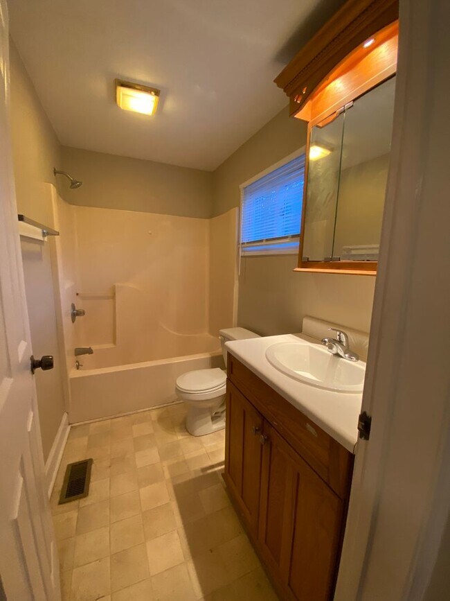 Building Photo - Charming 3-Bedroom, 2-Bath House with Detached Garage on west side of Athens, GA - PRE-LEASE FOR ...