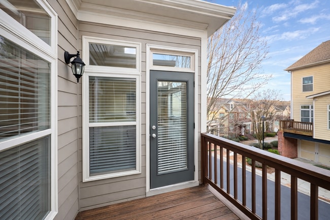 Building Photo - Gated Johns Creek End-Unit Townhome | 3BR / 3.5BA | Minutes to Avalon & GA-400