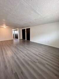 Building Photo - Apply Now and Secure this 2-Bedroom Apartment in Downtown Beaver!
