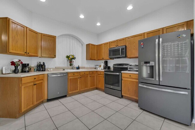 Building Photo - Spacious 3-Bedroom townhome in Kissimmee – Available Now!
