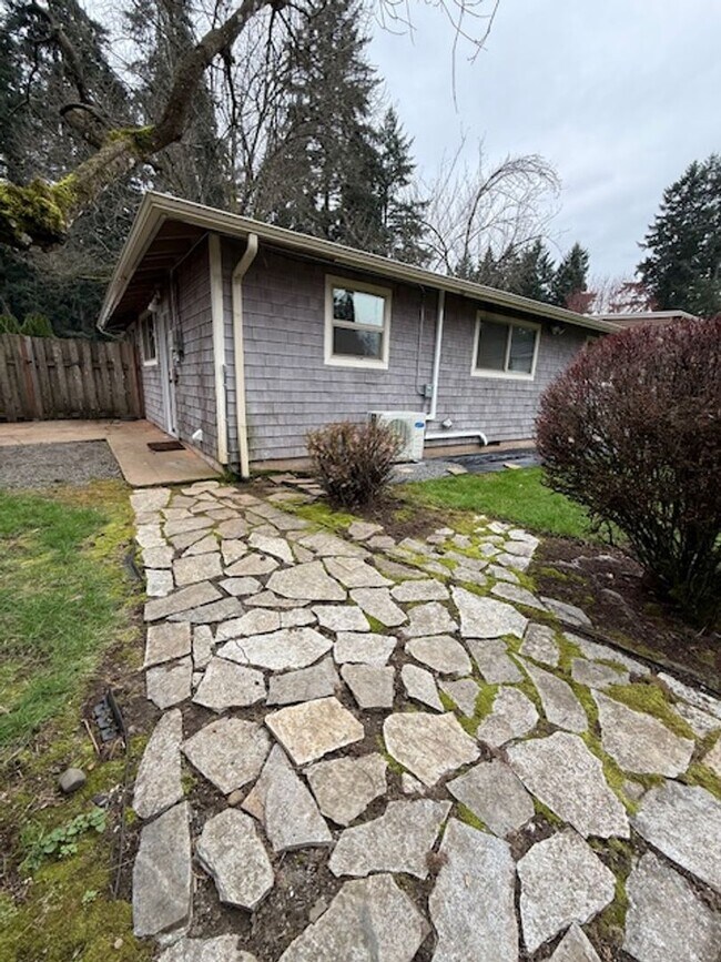 Building Photo - 18021 SW Tualata Ave
