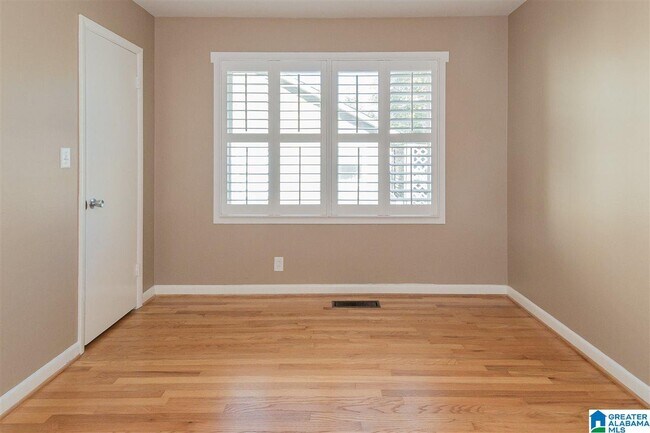 Building Photo - 615 Broadway St