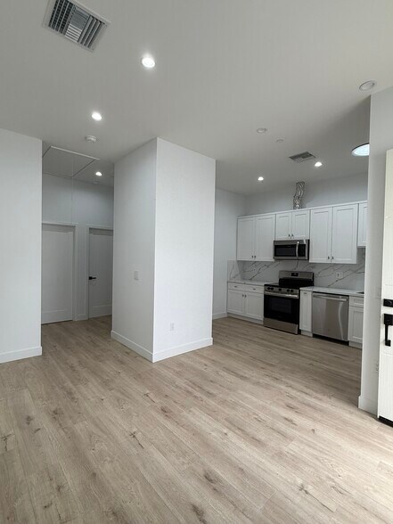 Building Photo - 17735 Ludlow St