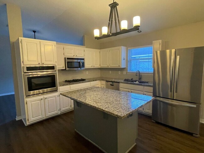 Building Photo - 1144 Troon Dr W