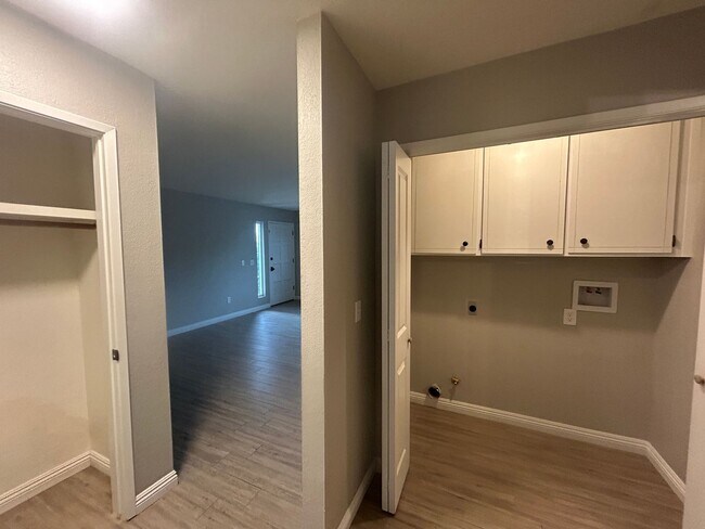 Building Photo - 900LaVida