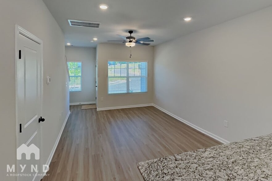 Building Photo - 1286 Principal Featherstone Ave