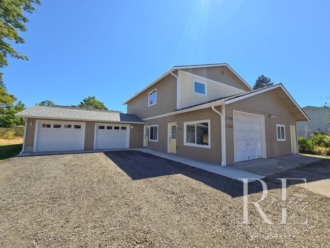Primary Photo - Brand-New 2-Bed, 2-Bath Duplex with Garage...