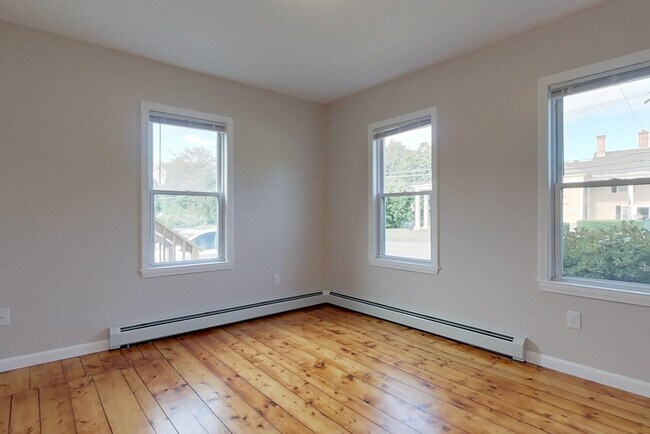 Building Photo - 520 Main St