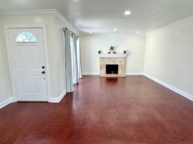 Building Photo - 15471 Salisbury Ln