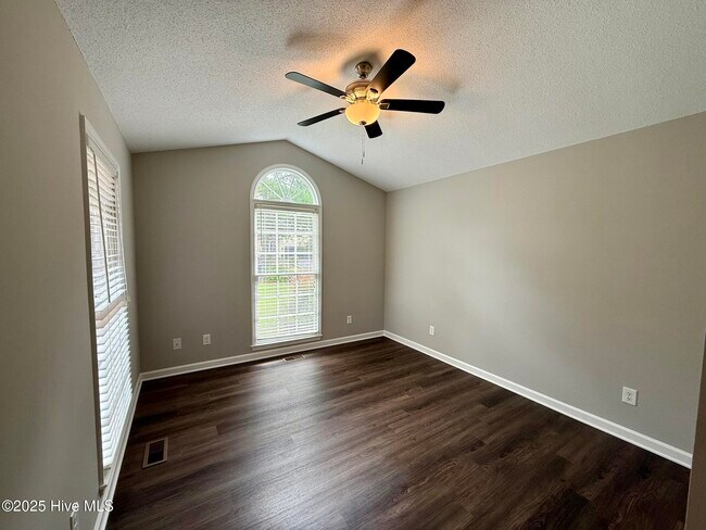 Building Photo - 1475 Monticello Dr
