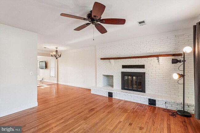 Building Photo - 1506 Widows Mite Rd