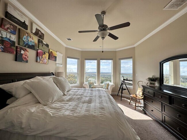 Building Photo - 393 Dayridge Dr