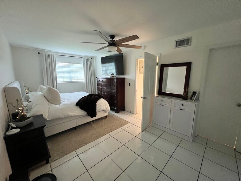 Building Photo - 3001 Albatross Rd