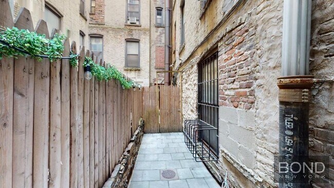 Building Photo - 336 E 18th St