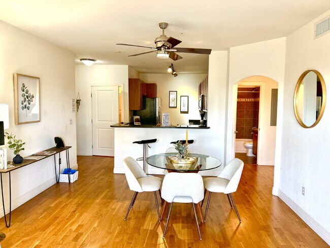 Building Photo - Bright & Peaceful 2 Bed, 2 Bath Corner Con...