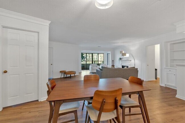 Building Photo - 25109 Plantation Dr NE