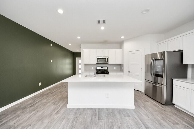 Building Photo - 10438 Plateau Pt Trl