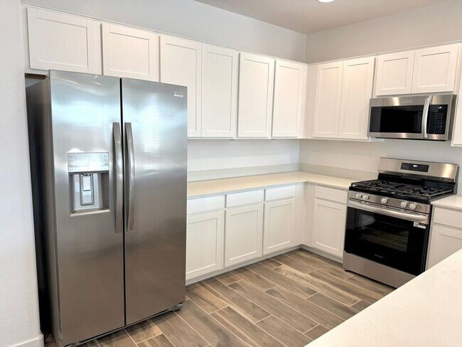 Building Photo - MOVE IN READY! New 5-Bedroom Home in Goody...