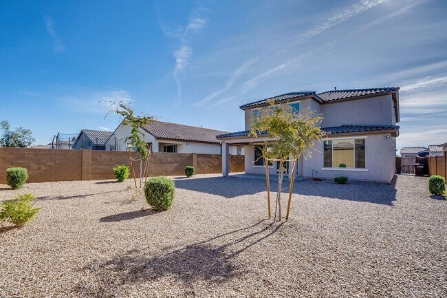 Building Photo - Charming 4-bed, 3.5 bath home with full SOLAR at Trailside community on Happy Valley in North Peoria
