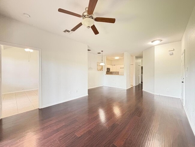 Building Photo - 3080 Grandiflora Dr