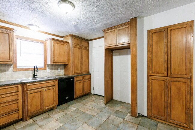 Building Photo - 5517 16th Pl