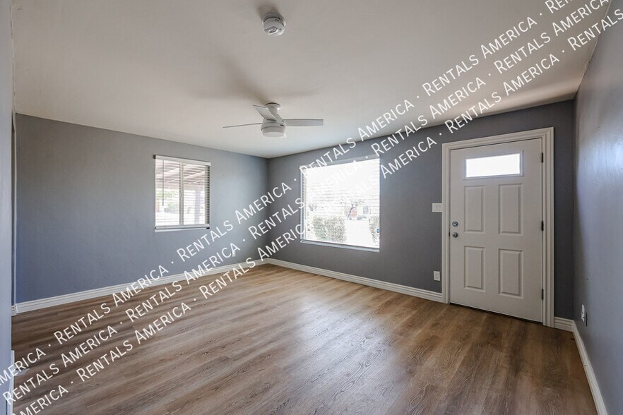 Building Photo - 404 W Mission Ln