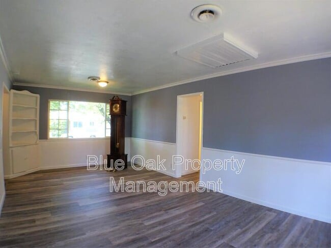 Building Photo - 708 Douglas Ln