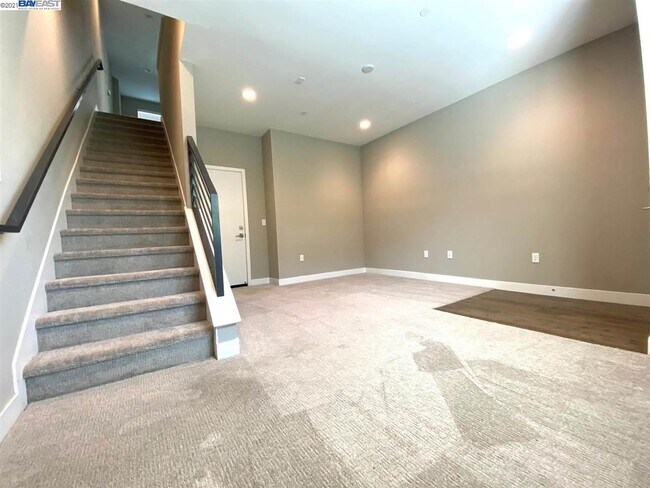 Building Photo - 1443 Oak Alley