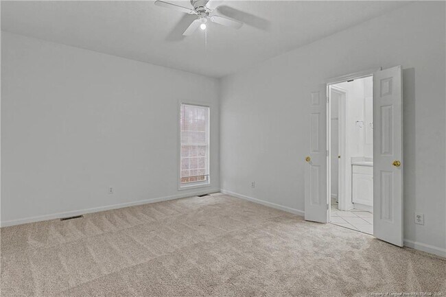 Building Photo - 42 Lotus Ln
