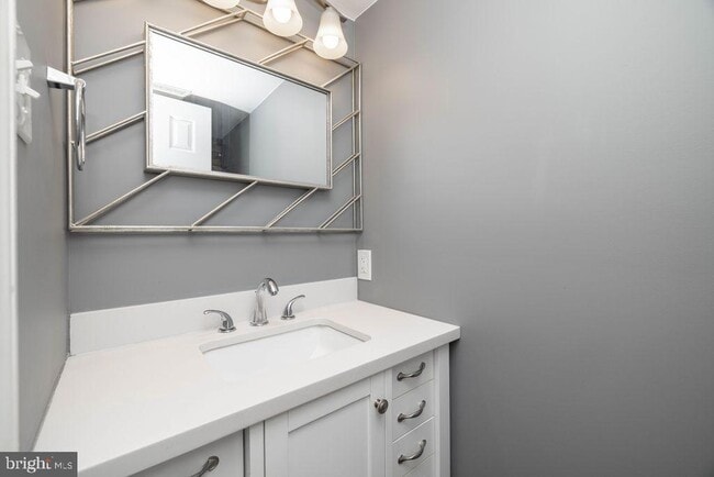 Building Photo - 3206 Emerald Pl