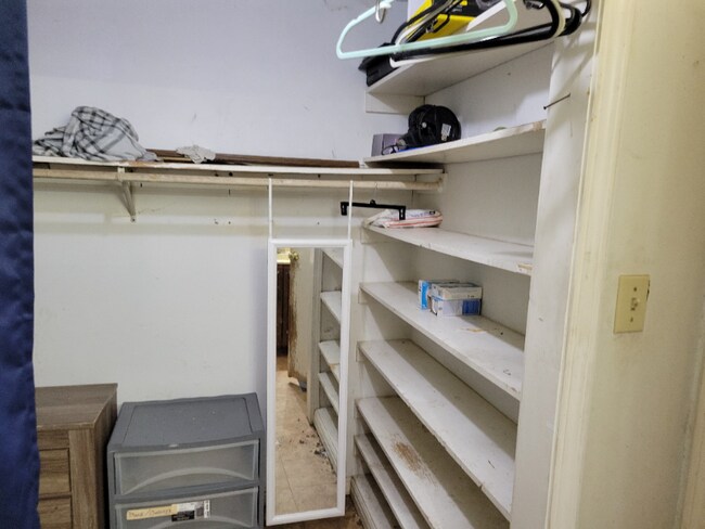 Building Photo - 221 Redbird Ln