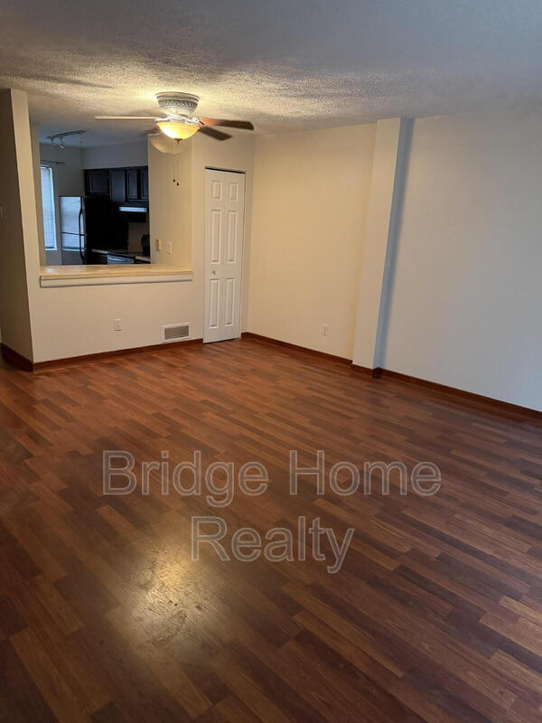 Building Photo - 210 Woodhaven Dr