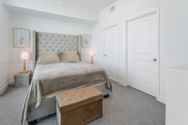 Building Photo - 1945 S Ocean Dr