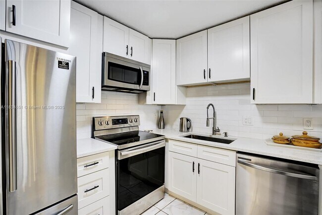 Building Photo - 253 S Cypress Rd