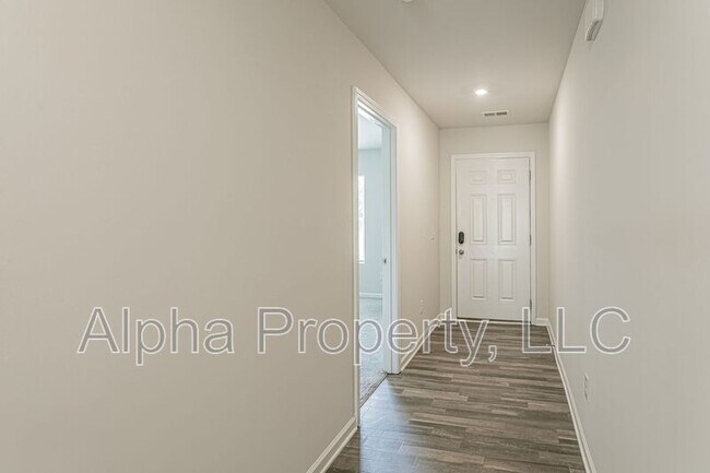 Building Photo - 304 Long Grove Ln