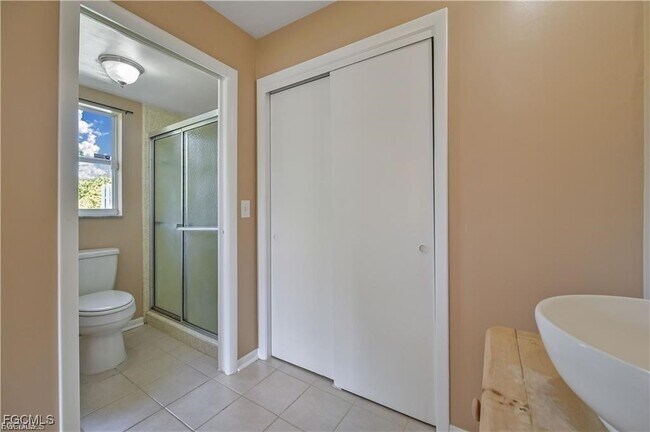 Building Photo - 1521 SE 1st Terrace