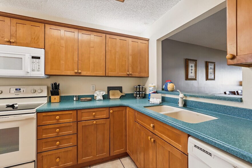 Building Photo - 6100 A1A S