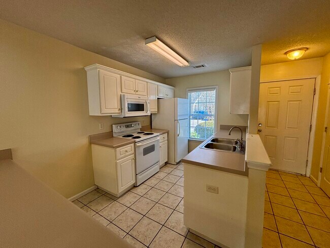 Building Photo - 310 Evans Lake Way