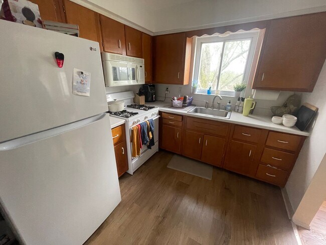 Building Photo - 533-535 Cumberland Rd (159)