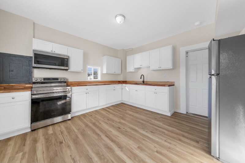 Building Photo - 204 E 2nd St